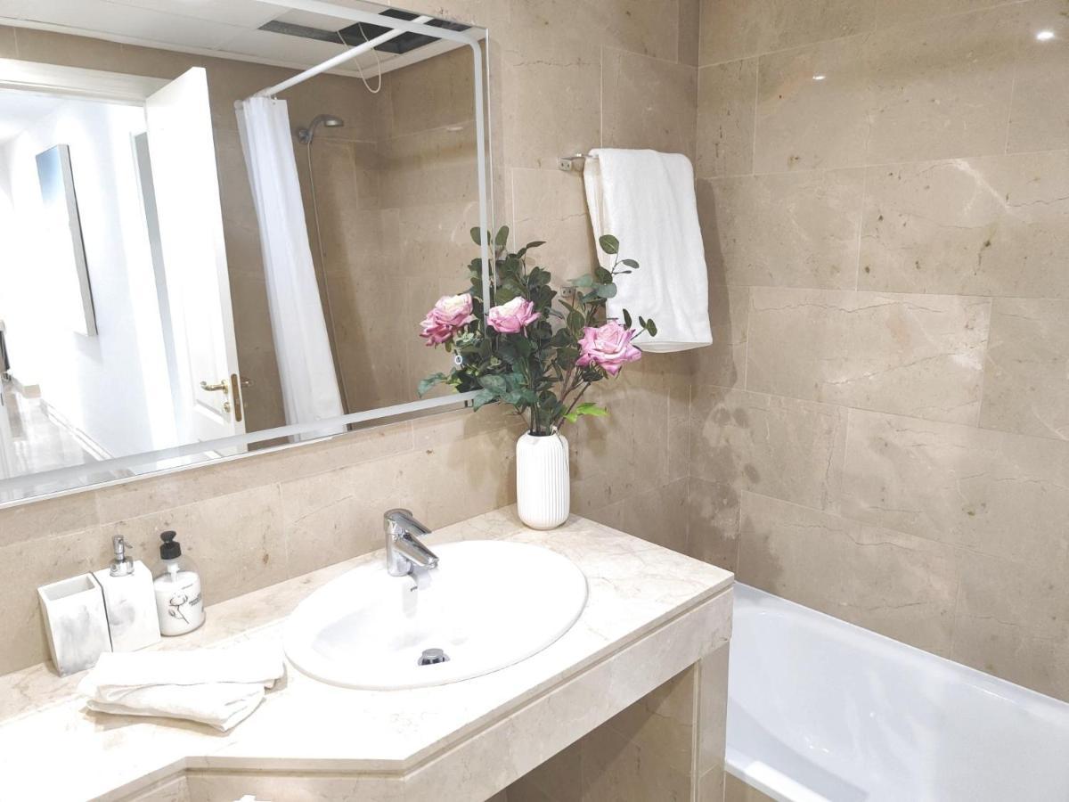 Apartmán 15 First Line Penthouse With Wonderful Seaview Near Duquesa Golf Manilva Andalucia Exteriér fotografie