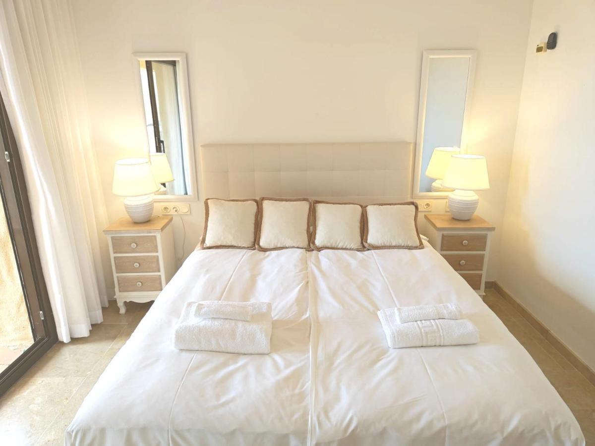 Apartmán 15 First Line Penthouse With Wonderful Seaview Near Duquesa Golf Manilva Andalucia Exteriér fotografie